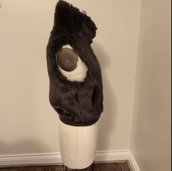 Faux Fur Vest - Picture 3 of 10